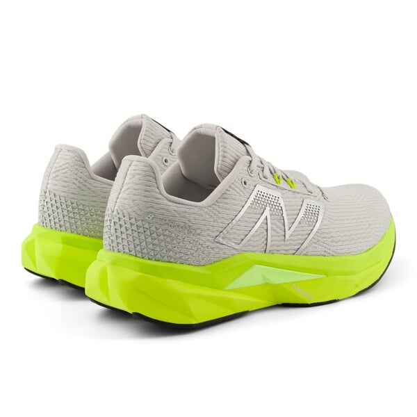 NEW BALANCE FuelCell Propel V5
